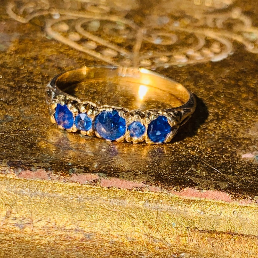 Antique 18k Gold Ring with 5 Outstanding Vibrant Genuine Blue Sapphires